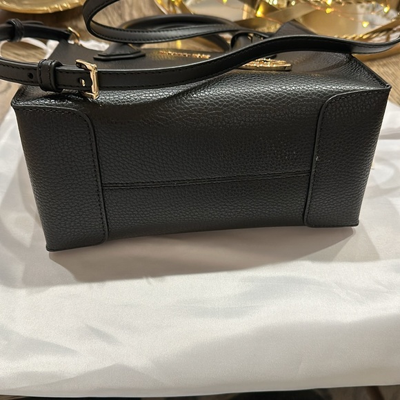 Authentic Michael Kors Crossbody with Card Case!🌺 - Picture 3 of 8